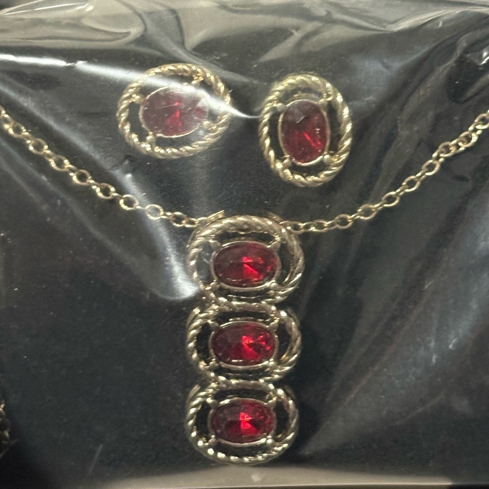 Avon 2014 Touch of Glitz Necklace and Earring Set Goldtone and Red Stones